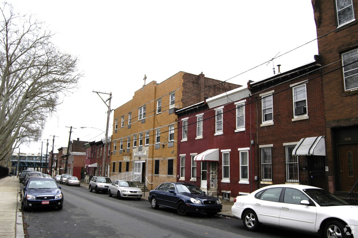 Foto del edificio - 154-160 E Huntingdon St