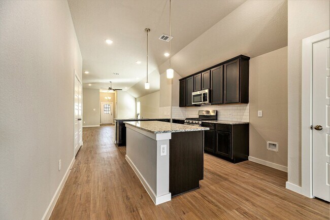 Foto del edificio - BRAND NEW - NEVER LIVED IN 3 bedroom, 2  bath house in Moran Ranch