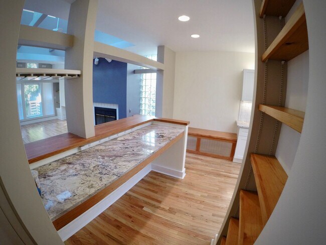 Foto del edificio - 5444 Claybourne St