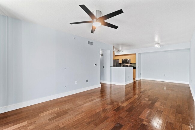 Building Photo - 1013 Villa Cir