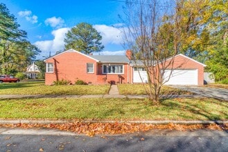 Building Photo - 701 Ingleside Rd