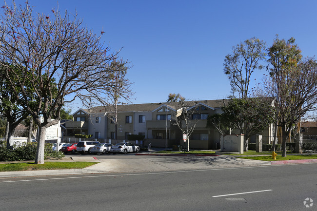 Building Photo - Corona Village