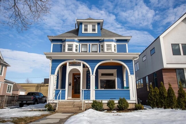 Exterior - 2447 Girard Ave S