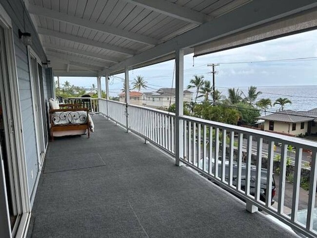 Building Photo - Furnished 3Bed, 2Bath Upstairs of House with Lanai