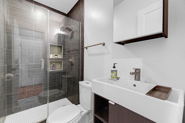 Foto del edificio - 3519 14th St NW