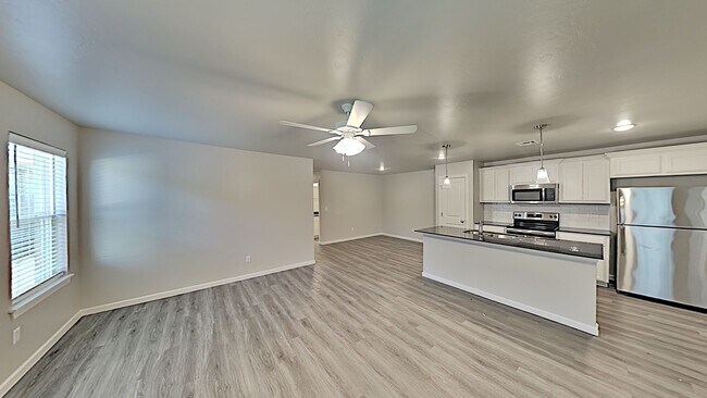 Building Photo - 3 Bedroom 2 Bath Duplex With 2 Car Garage ...