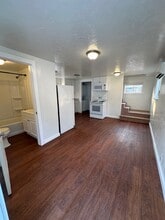 Building Photo - 617 S 10th Ave
