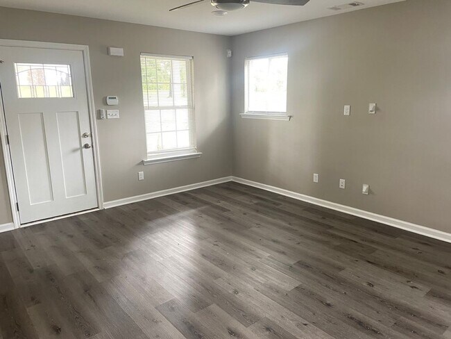 Foto del edificio - Adorable 4bed/2bath built in 2021