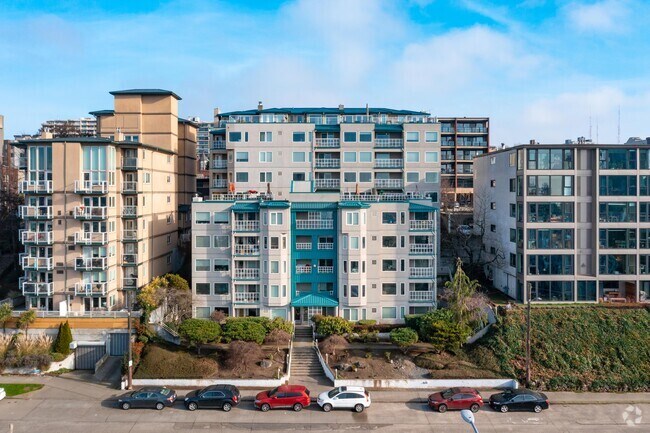 Building Photo - 420 Melrose Ave E