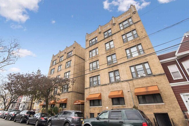Foto del edificio - 429 Fairmount Ave