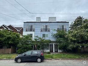 Building Photo - 8529 Interlake Ave N