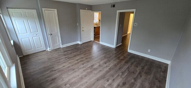 Foto del edificio - 2802 Clearview Ave