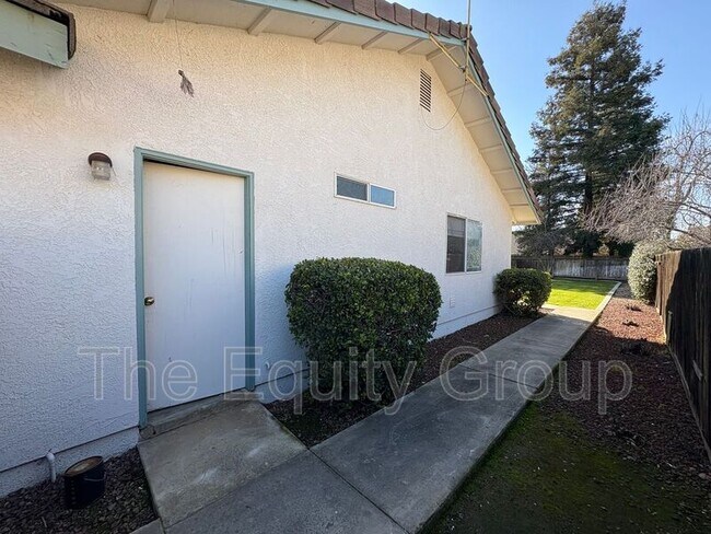 Foto del edificio - 420 Benjamin Ct