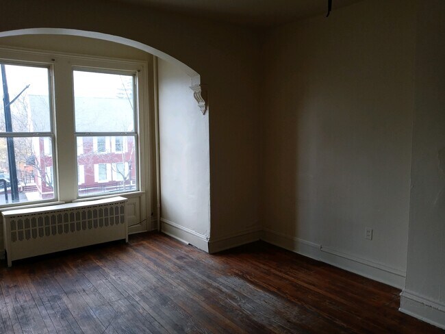 Building Photo - 44 S Hamilton St
