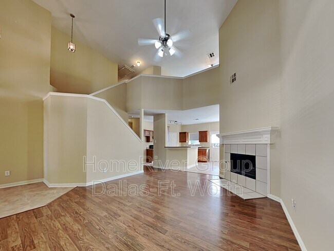 Building Photo - 905 Whisper Ln