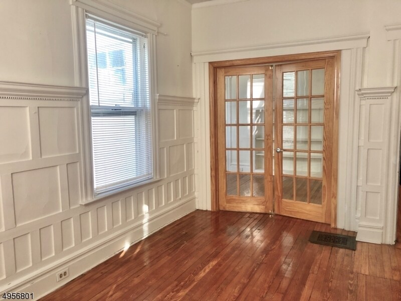 Primary Photo - 182 Bellevue Ave