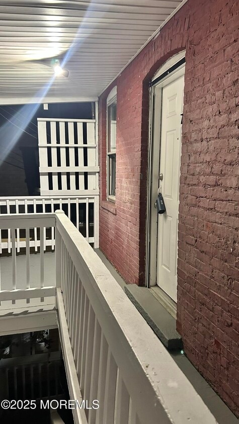 Primary Photo - 720 Charles St