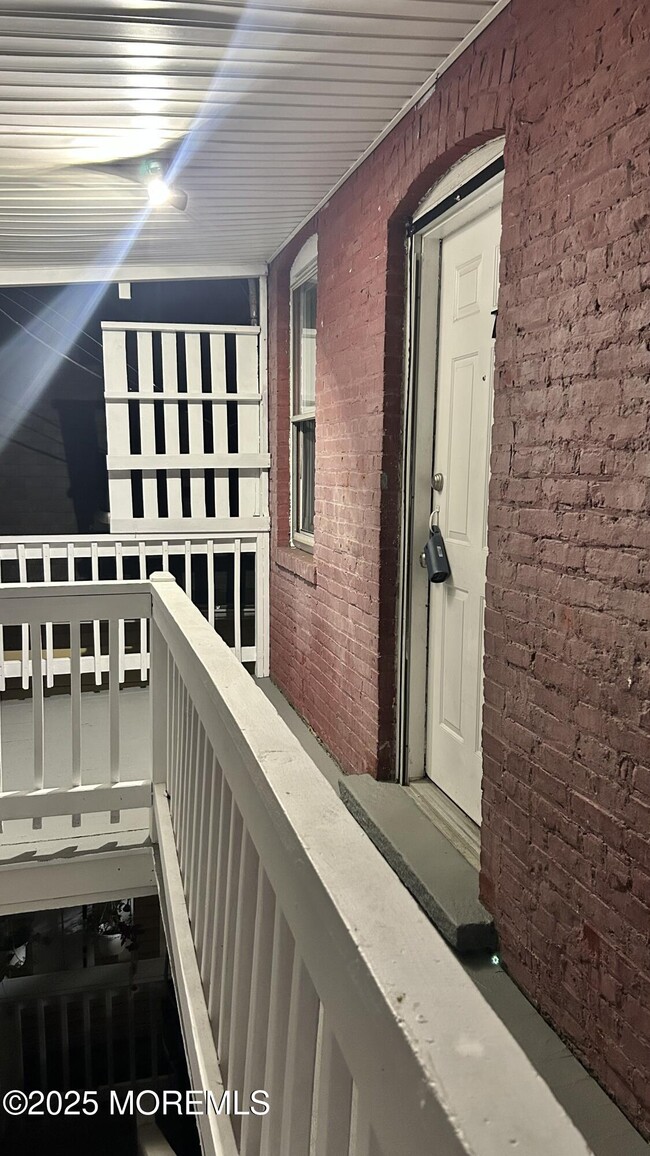 Building Photo - 720 Charles St