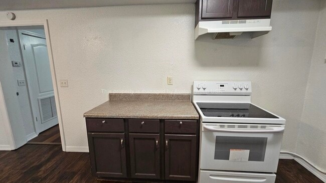Building Photo - 5550 Windermere Dr