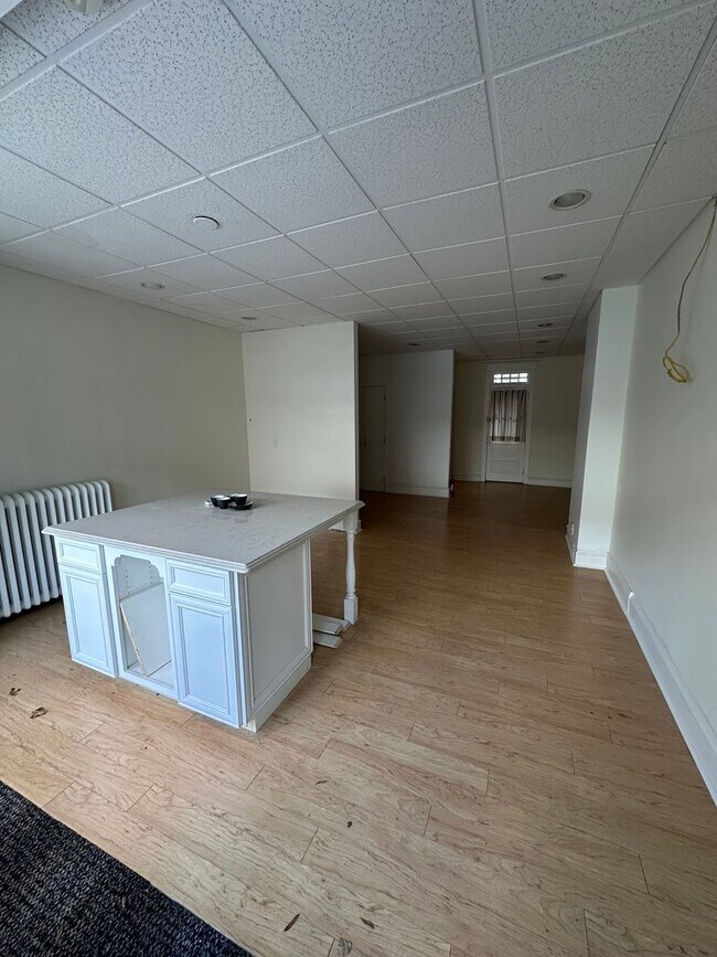 Foto del edificio - Prime Commercial Storefront in the Heart of Havertown