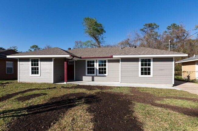 Building Photo - 9301 Lake Forest Blvd