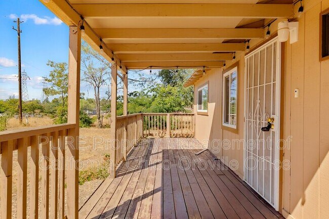 Foto del edificio - 2321 Oak Knoll Way