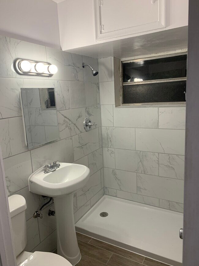 Bathroom - 3729 SW 27th Ln