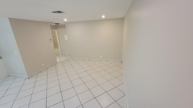 Building Photo - 4032 Luzon Ave
