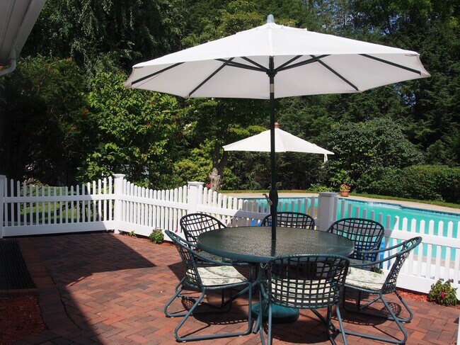 Building Photo - 3 Idylwilde Rd