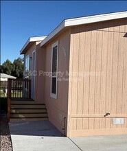 Building Photo - 759 W Chase Ave