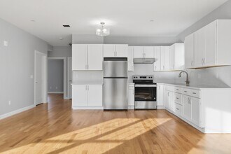 Building Photo - 19 Simon St