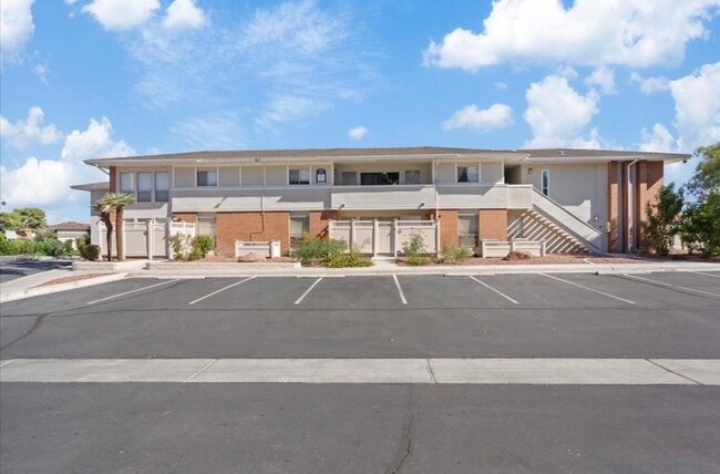 Building Photo - 669 Oakmont Ave