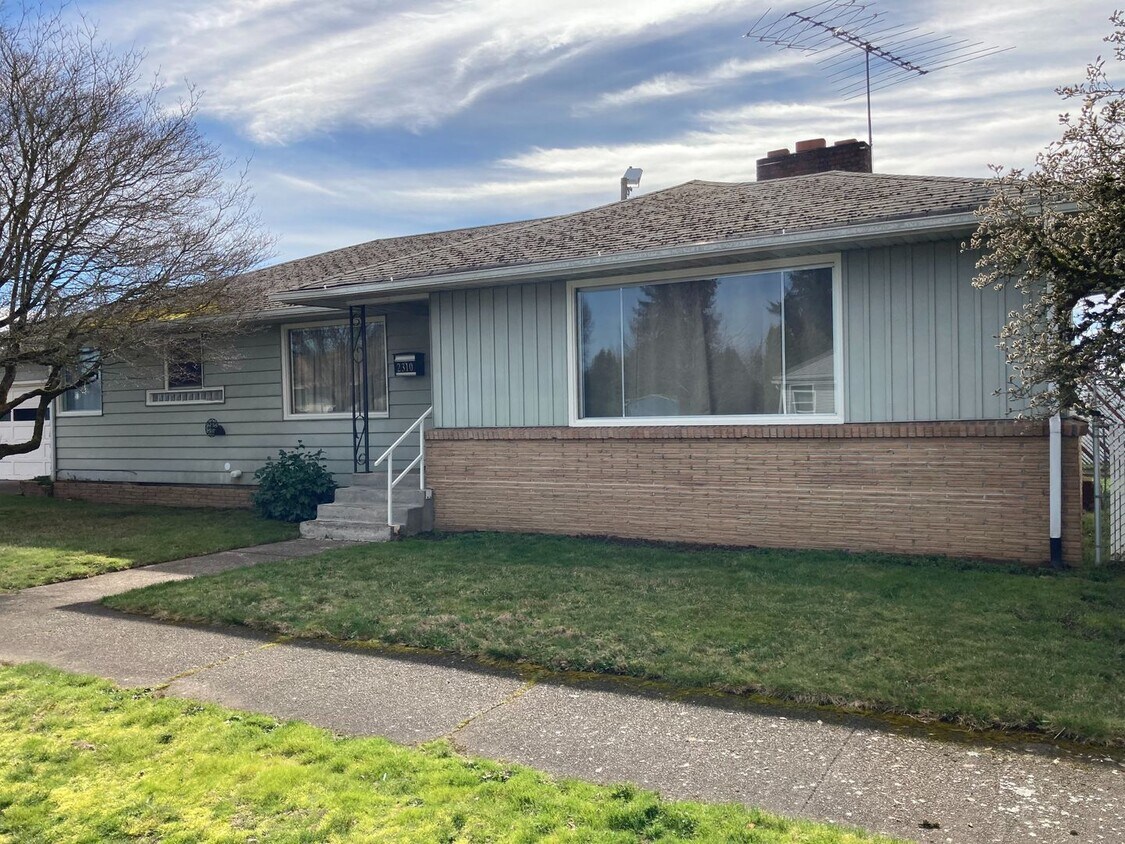Foto principal - Large Home Near Shopping and Dining in Albany