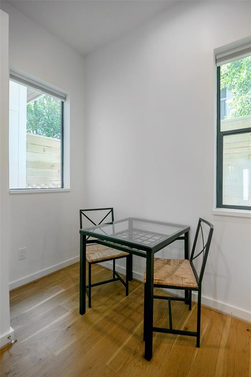 Foto del edificio - 511 Memorial Heights Dr