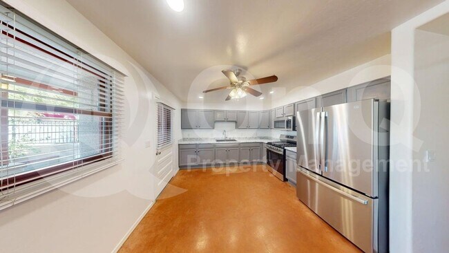 Foto del edificio - 421 W 18th St