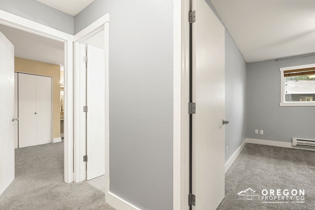 Building Photo - 6801 SW Terri Ct