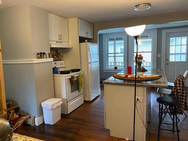 Building Photo - 49 Walnut St