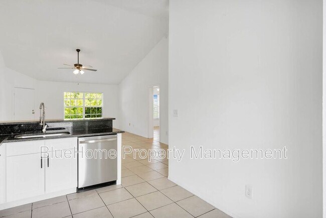 Building Photo - 3651 N Goldenrod Rd