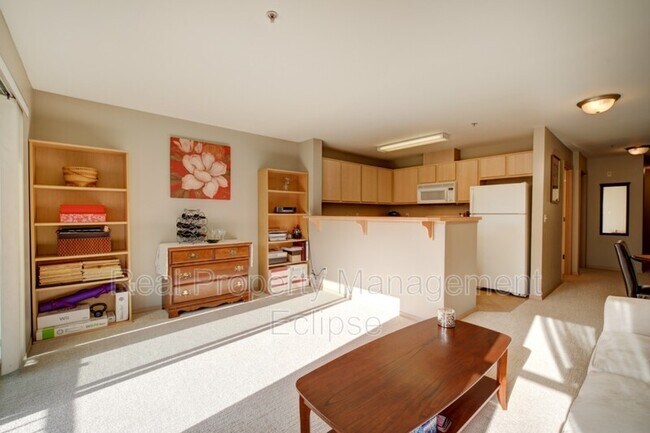 Foto del edificio - 600 N 85th St