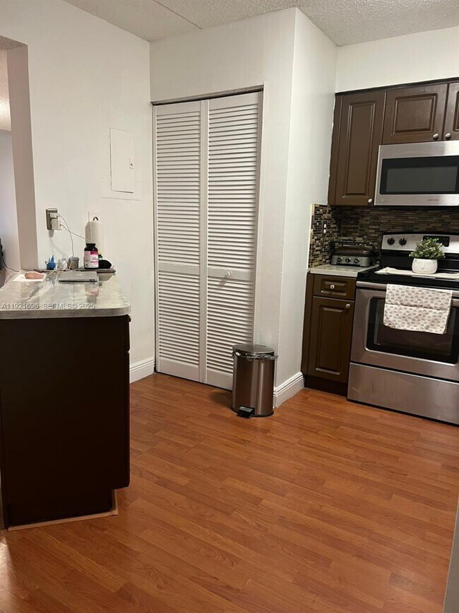 Foto del edificio - 6045 NW 186th St