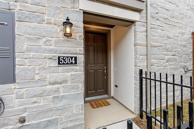Foto del edificio - 5304 Laurel Branch Dr