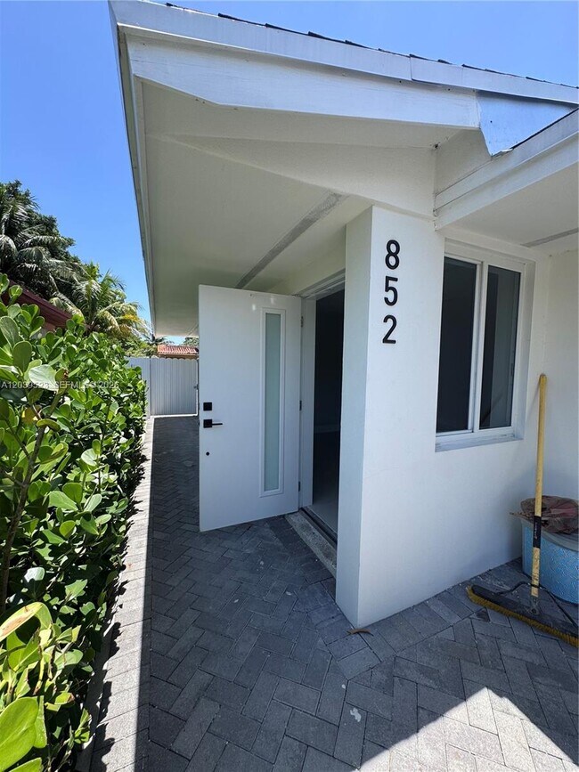 Foto del edificio - 850 NW 109th St