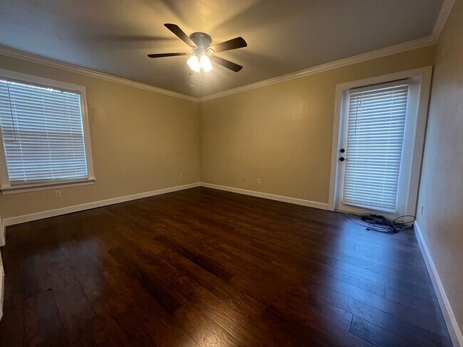 Building Photo - 3-Bedroom Home in Hickory Forest