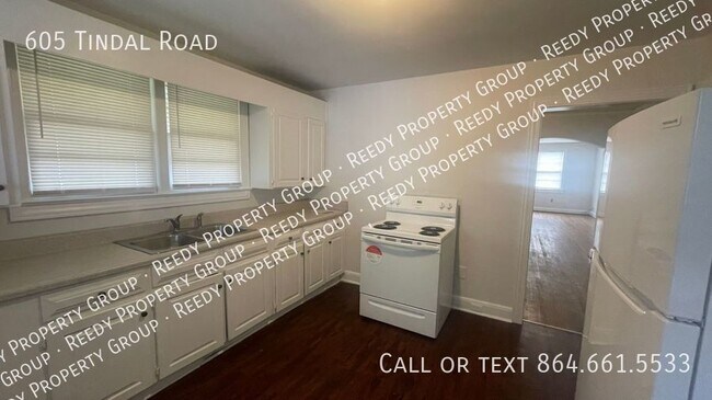 Building Photo - Brick Ranch close to Furman, Cherrydale an...