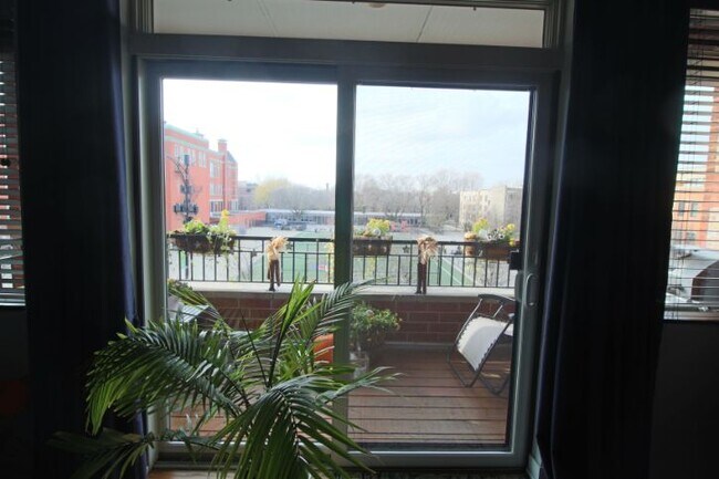 Foto del edificio - 3821 N Southport Ave