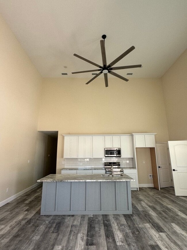 Building Photo - 3/2/2 NO Water Bill -  Fenced Yard - GATED...