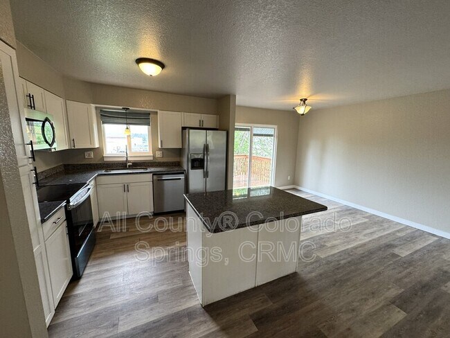 Building Photo - 1480 Hiawatha Dr