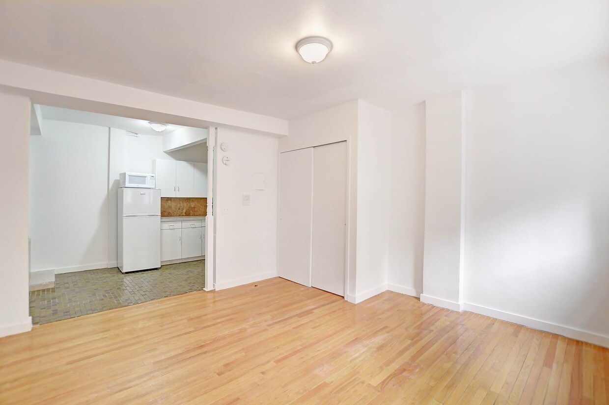 Primary Photo - 251 W 28th St