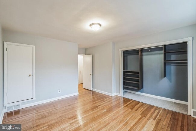 Building Photo - 3434 Ainslie St