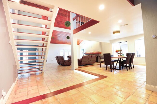 Foto del edificio - 315 Commodore Way